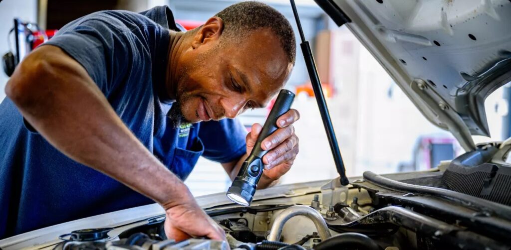 Learn to recognize early indicators of trunk wear or malfunction before they escalate.